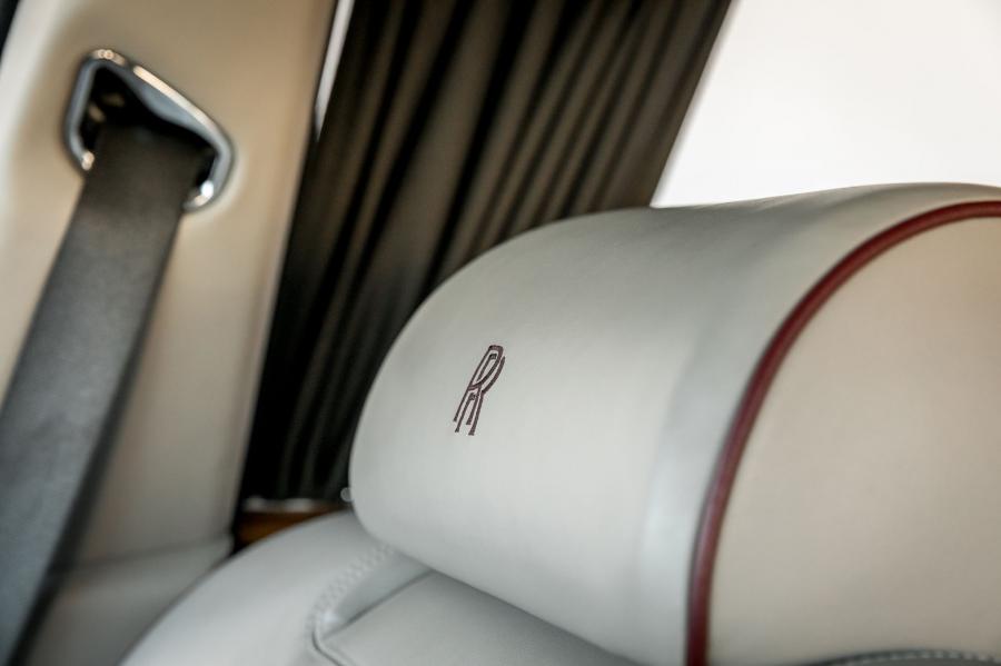 Детали интерьера Rolls-Royce Phantom EWB 2007 года  (NA) (фото 80 из 105)